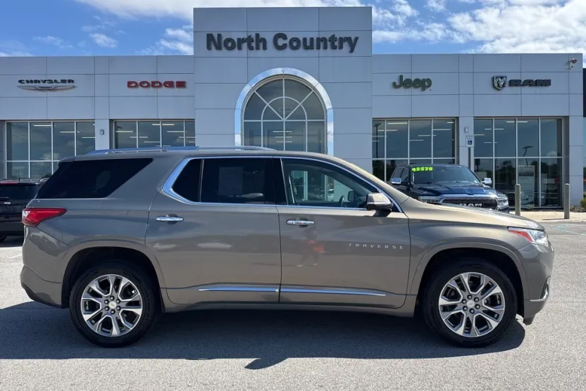 2018 Chevrolet Traverse Premier photo 1