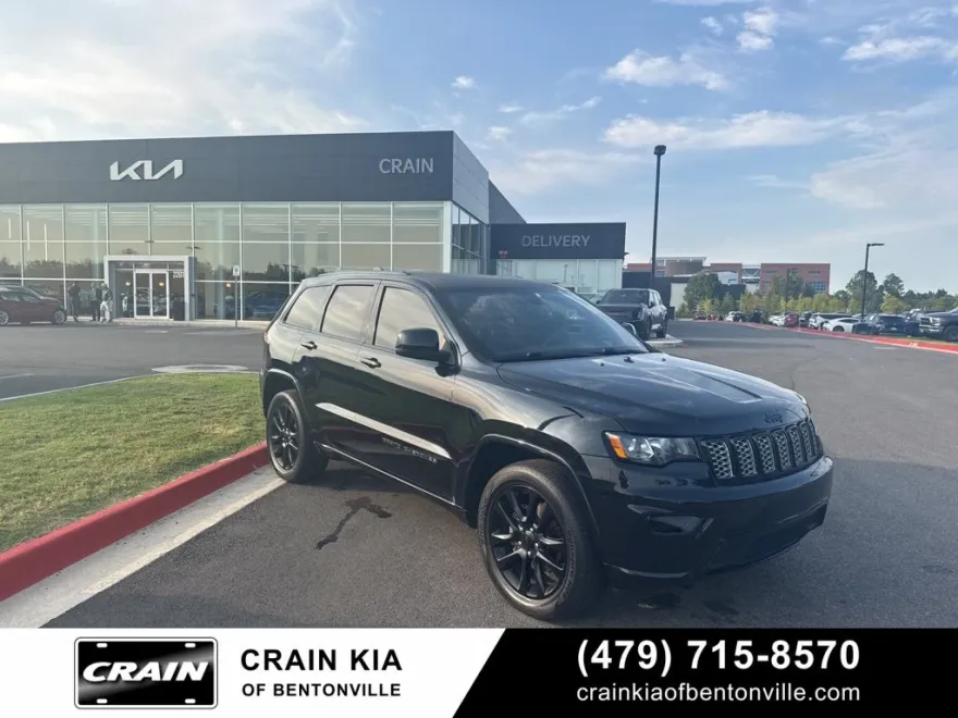 2018 Jeep Grand Cherokee Altitude photo 1