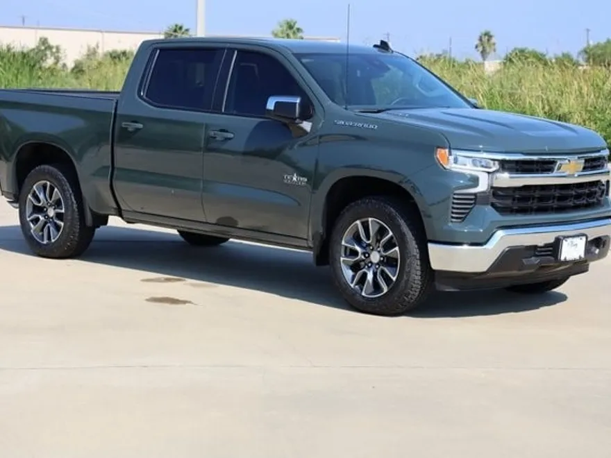 2025 Chevrolet Silverado 1500 LT photo 1