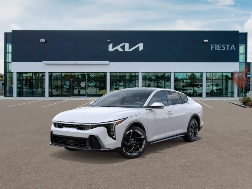 2025 Kia K4 GT-Line photo 1