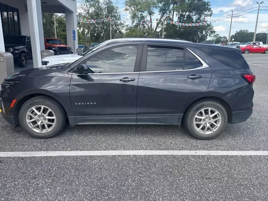 2023 Chevrolet Equinox LT photo 1