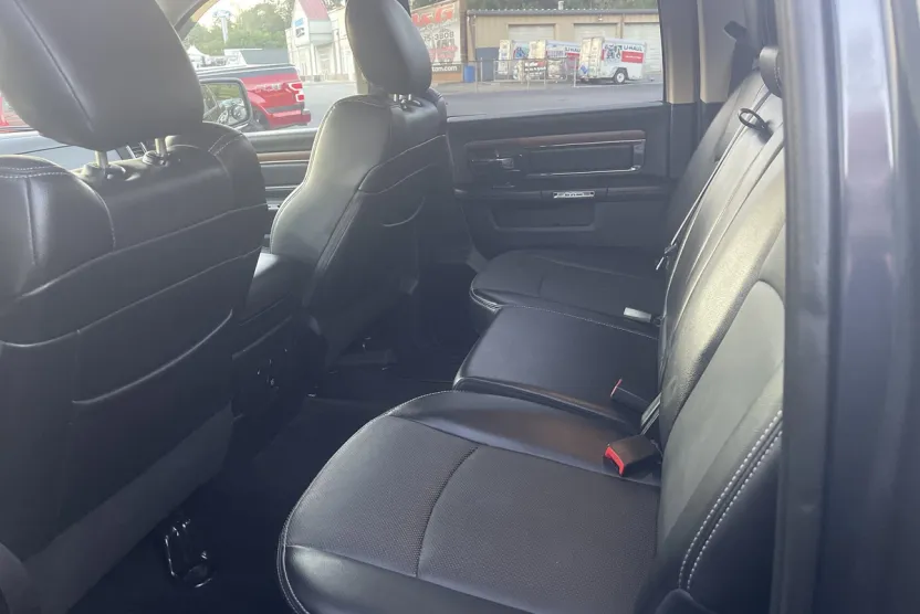 2017 Ram 1500 Laramie photo 1