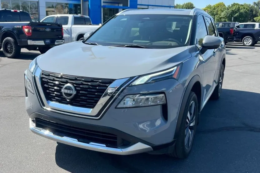 2023 Nissan Rogue Platinum photo 1