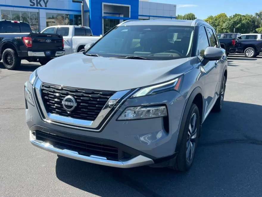 2023 Nissan Rogue Platinum photo 1