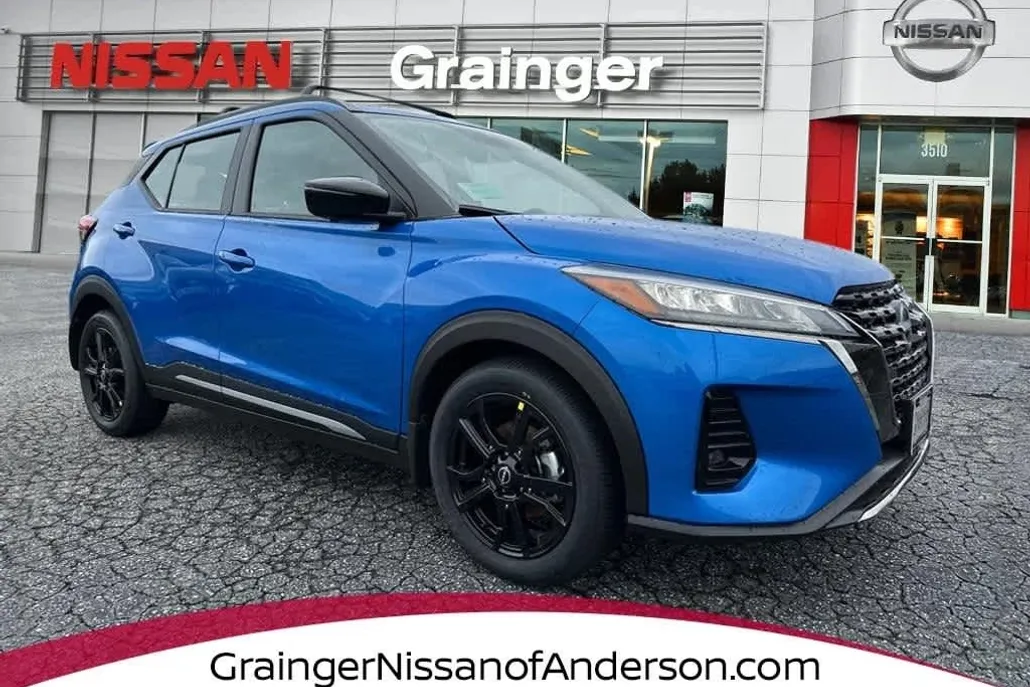 2024 Nissan Kicks SR photo 1