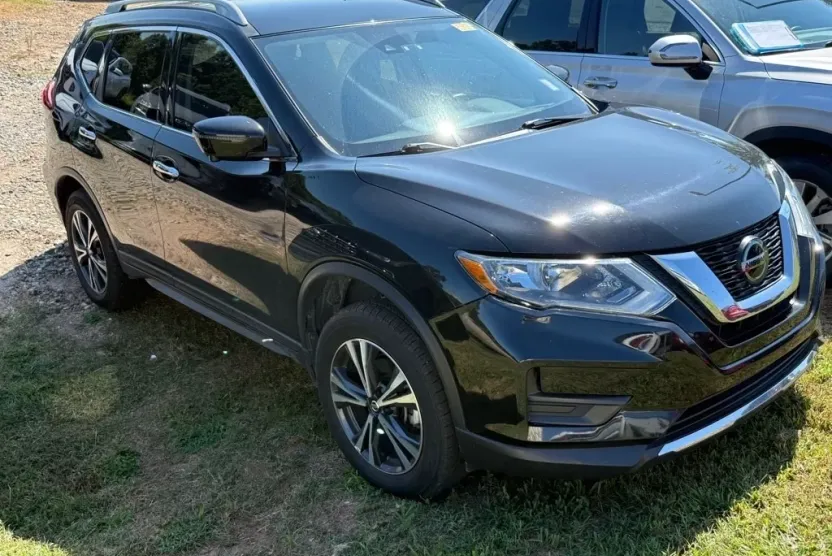 2020 Nissan Rogue SV photo 1