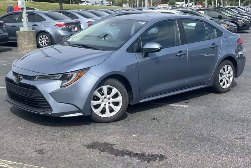 2024 Toyota Corolla LE photo 1