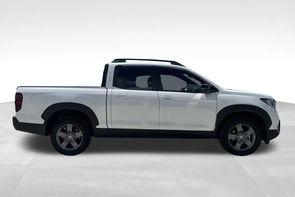 2024 Honda Ridgeline TrailSport photo 1