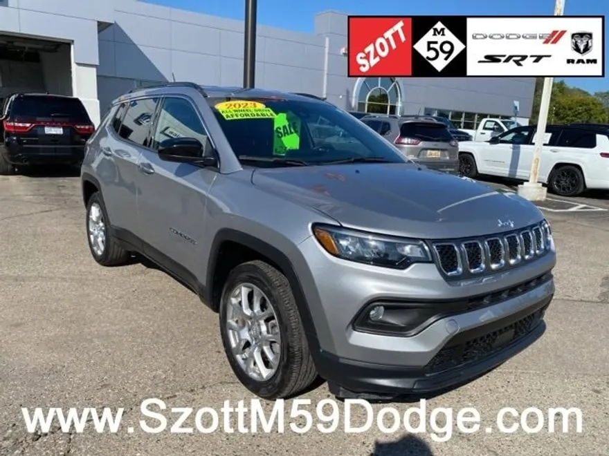 2023 Jeep Compass Latitude Lux photo 1