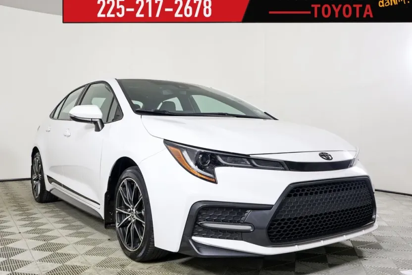 2022 Toyota Corolla SE photo 1