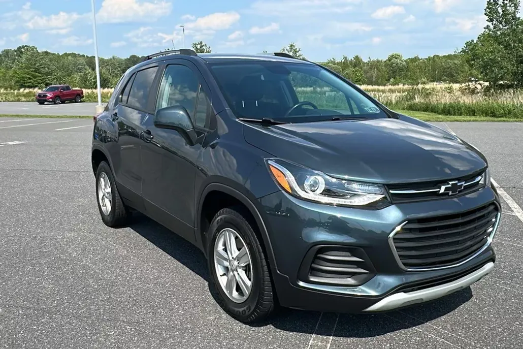 2022 Chevrolet Trax LT photo 1
