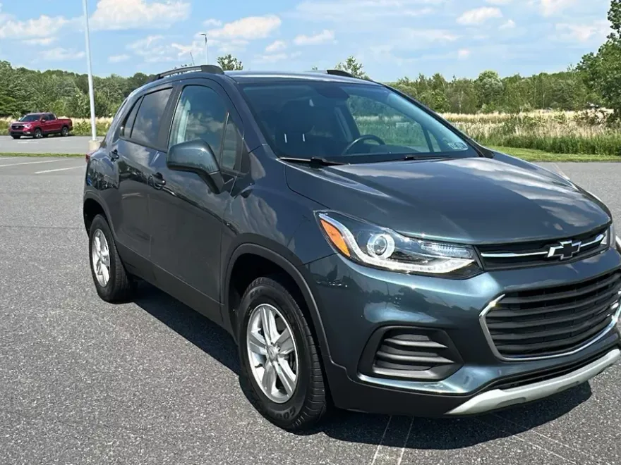 2022 Chevrolet Trax LT photo 1