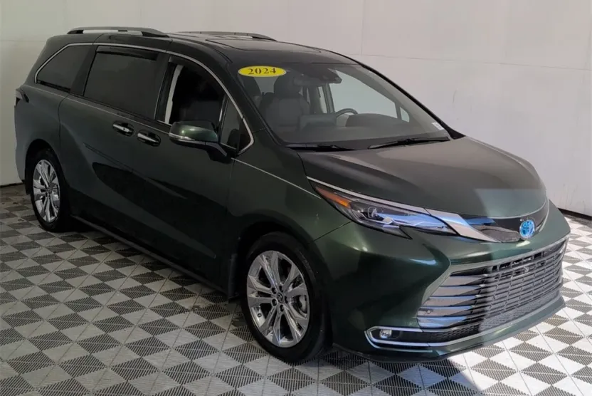 2024 Toyota Sienna Platinum photo 1