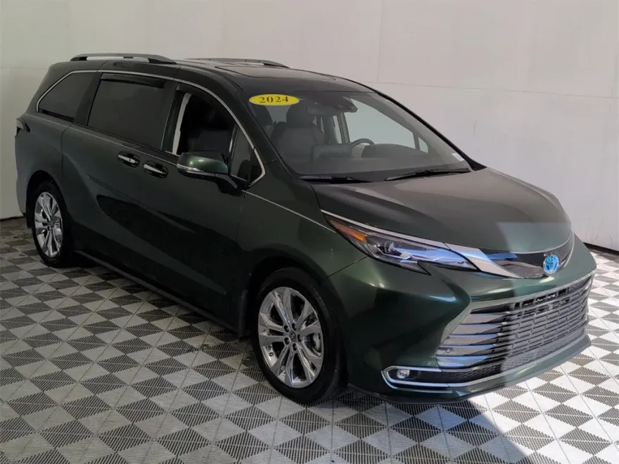 2024 Toyota Sienna Platinum photo 1