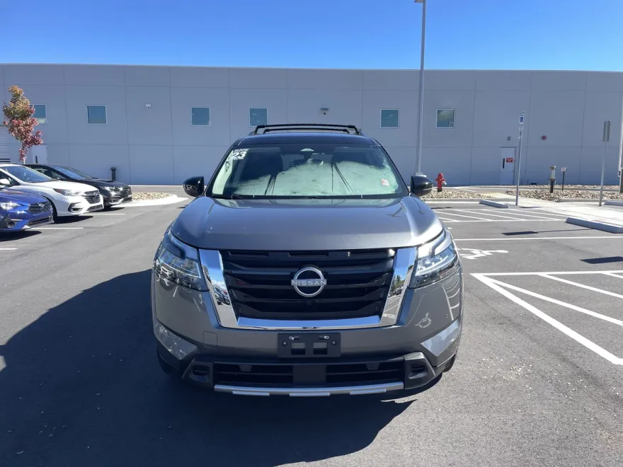 2023 Nissan Pathfinder SL photo 1