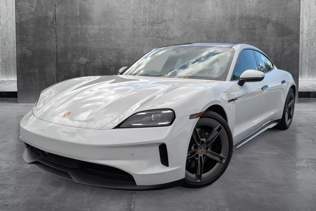 2025 Porsche Taycan 4S photo 1