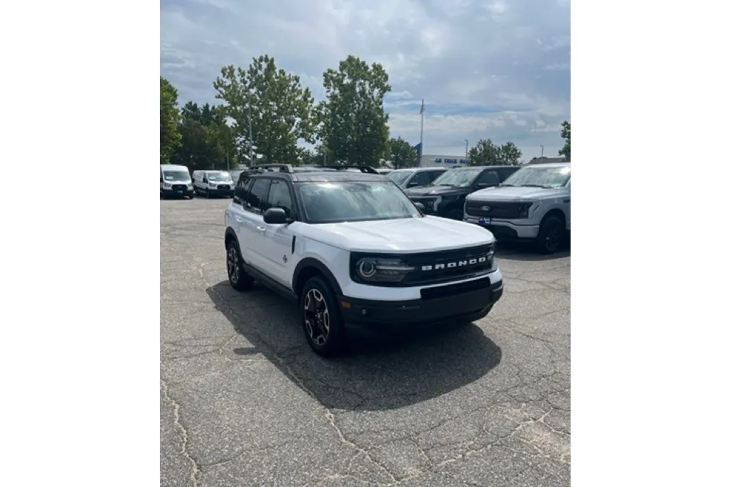 2024 Ford Bronco Sport Outer Banks photo 1