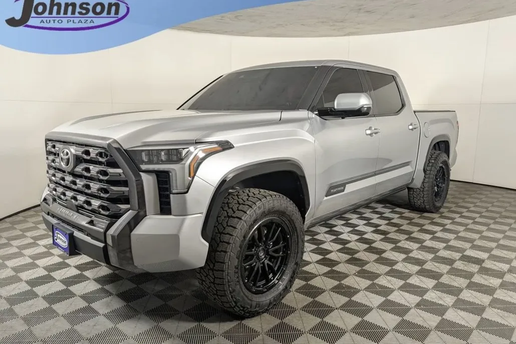 2023 Toyota Tundra Platinum photo 1