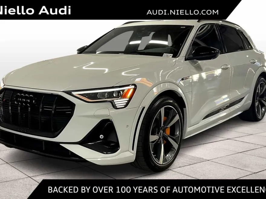 2022 Audi e-tron Premium Plus photo 1