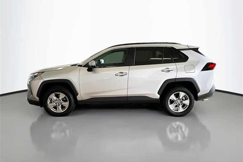 2024 Toyota RAV4 XLE photo 1