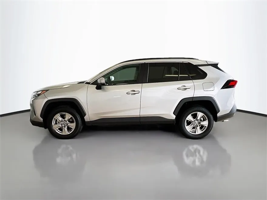 2024 Toyota RAV4 XLE photo 1