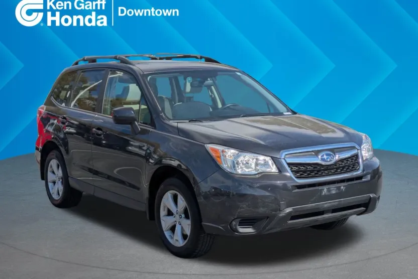 2016 Subaru Forester 2.5i Premium photo 1