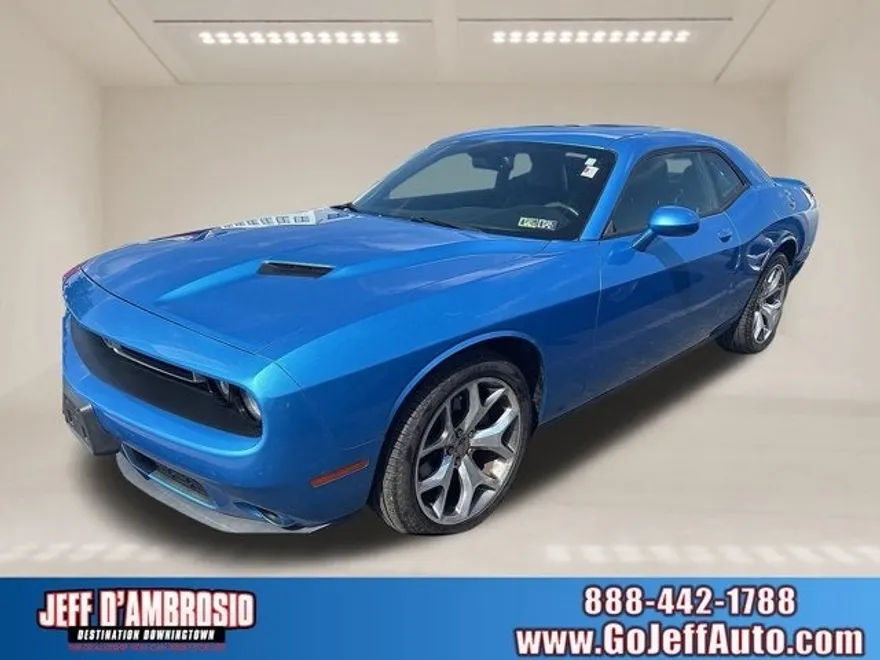 2016 Dodge Challenger SXT Plus photo 1