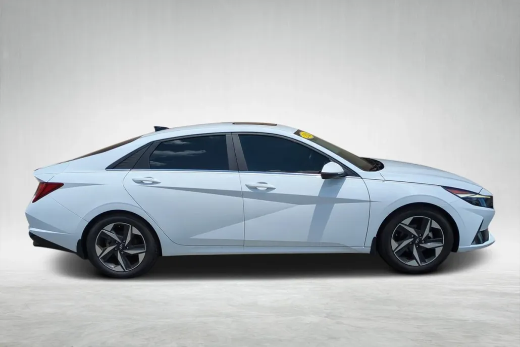 2023 Hyundai Elantra Limited photo 1