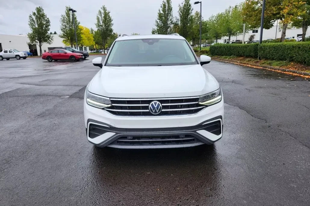 2022 Volkswagen Tiguan SE photo 1