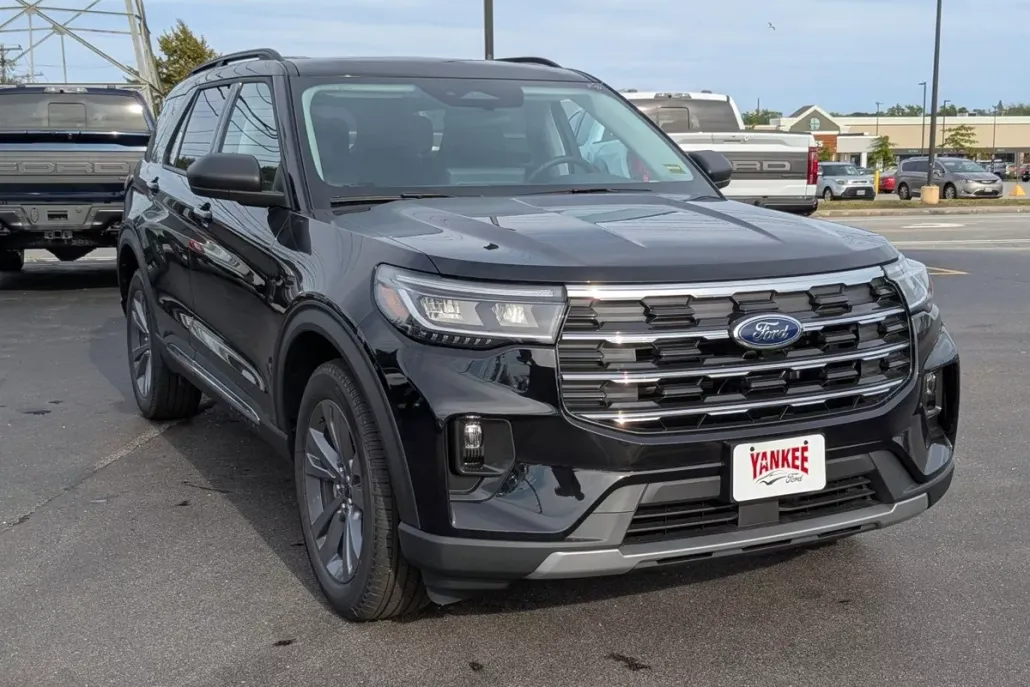 2025 Ford Explorer photo 1