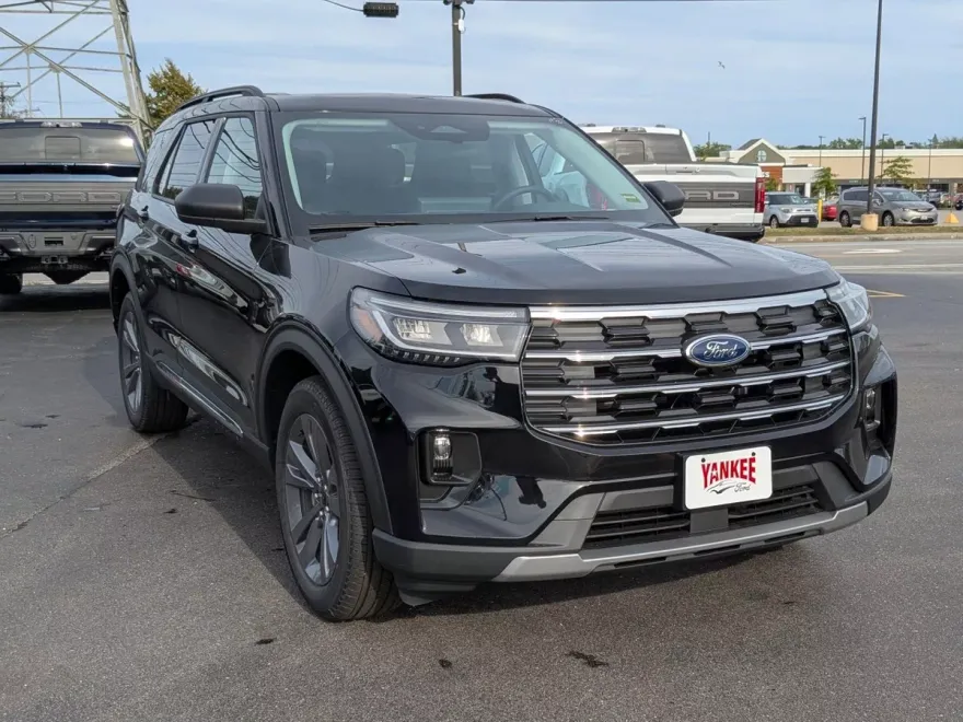 2025 Ford Explorer photo 1