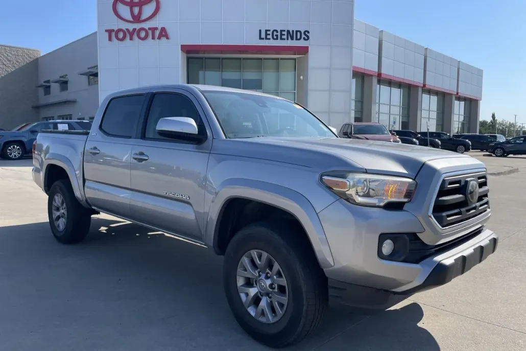 2018 Toyota Tacoma SR5 photo 1