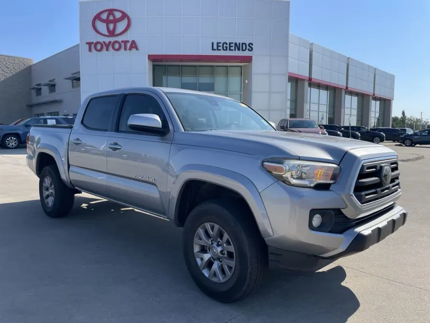 2018 Toyota Tacoma SR5 photo 1
