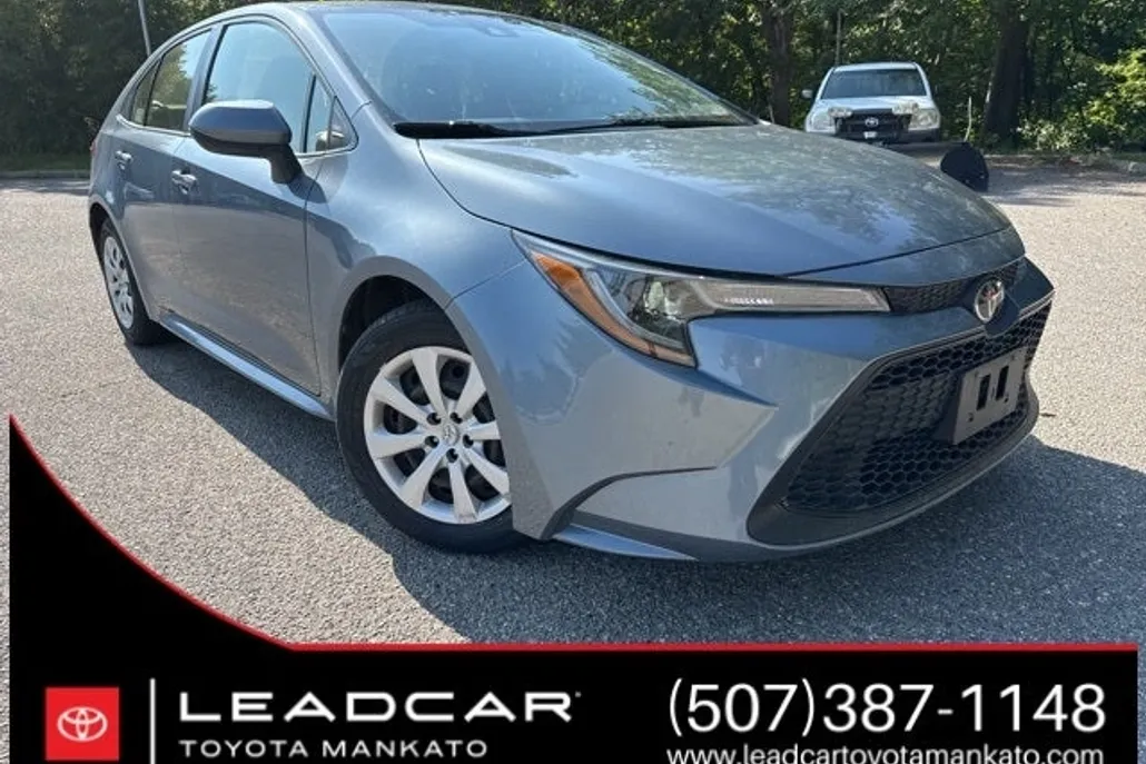 2021 Toyota Corolla LE photo 1