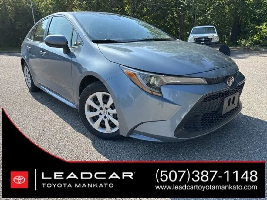 2021 Toyota Corolla LE photo 1