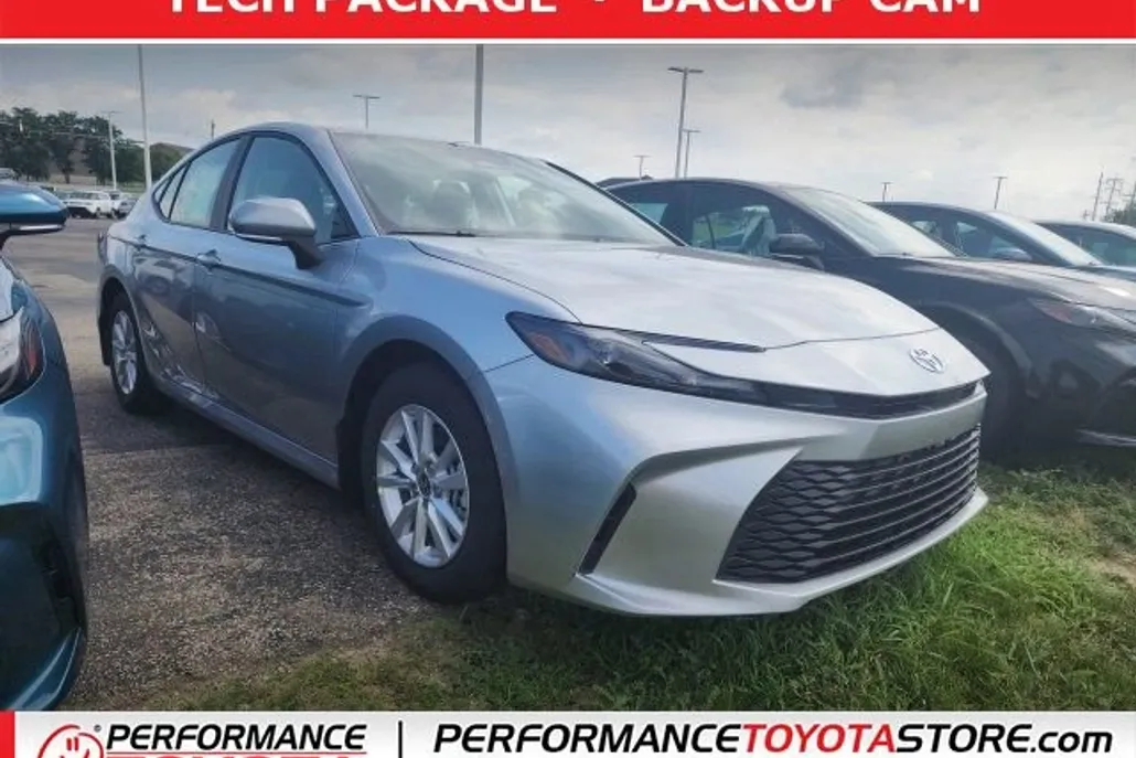 2025 Toyota Camry LE photo 1
