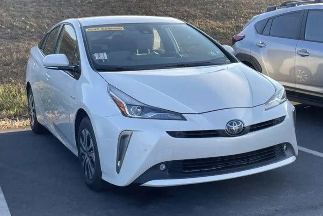2019 Toyota Prius LE AWD-e photo 1