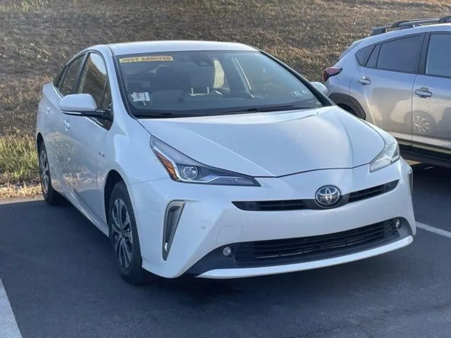 2019 Toyota Prius LE AWD-e photo 1