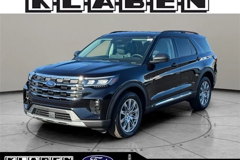 2025 Ford Explorer photo 1