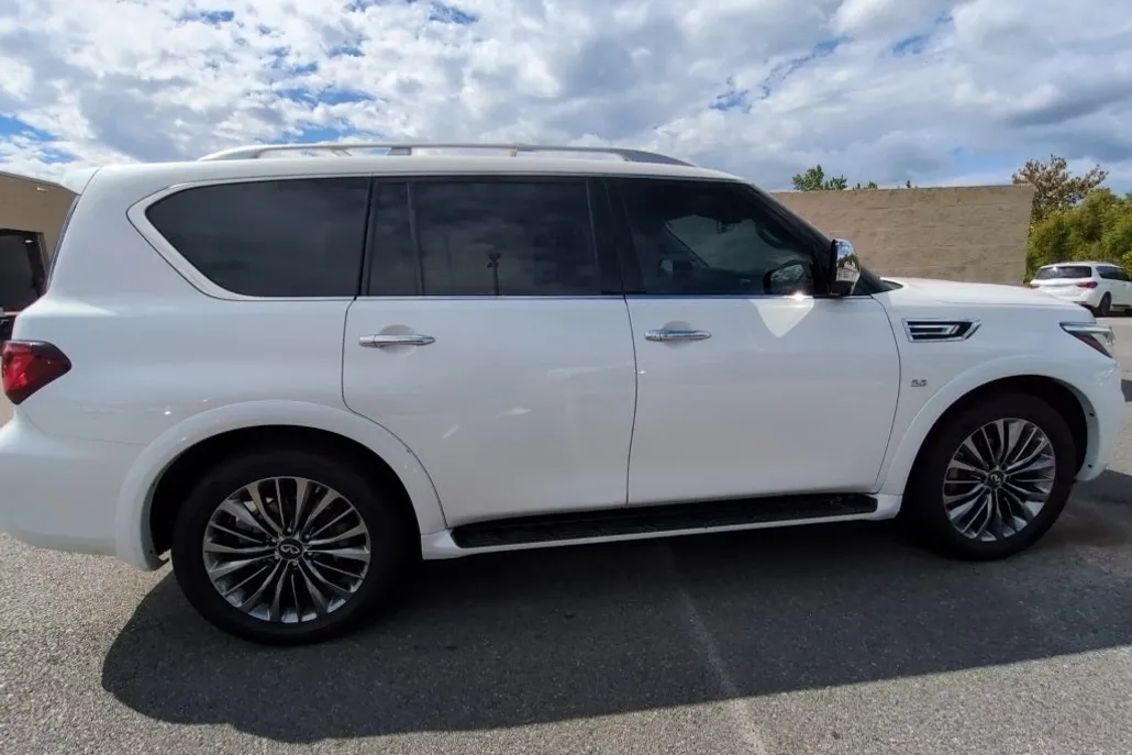 2019 Infiniti QX80 Luxe photo 1