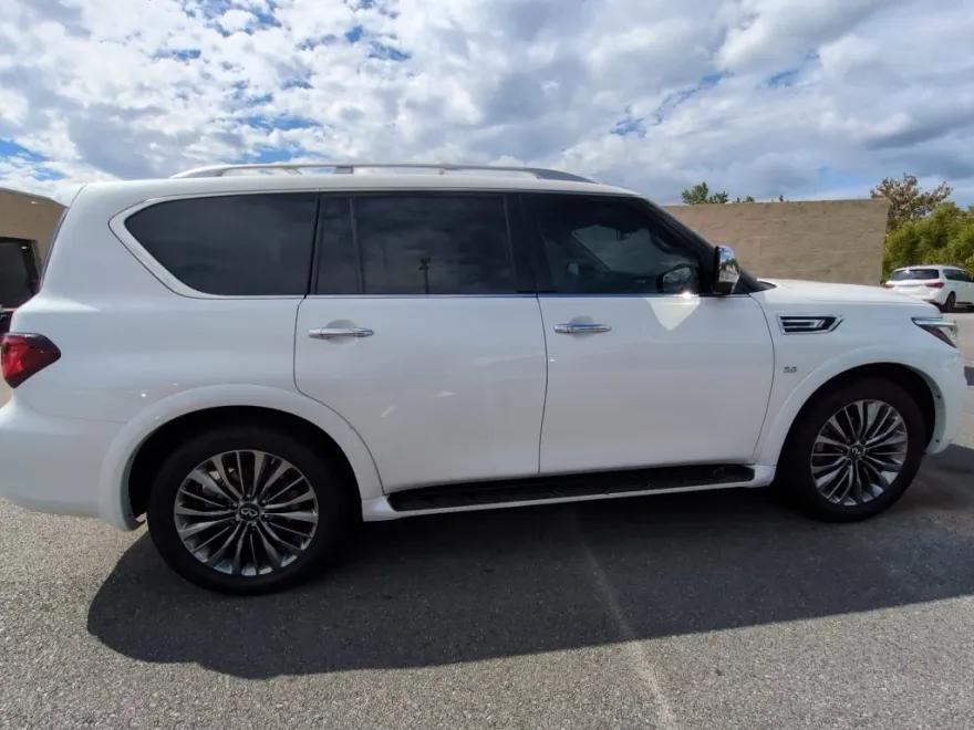 2019 Infiniti QX80 Luxe photo 1