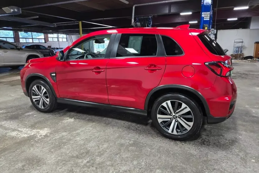 2022 Mitsubishi Outlander Sport LE photo 1