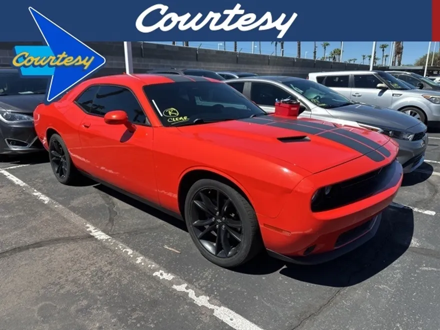 2017 Dodge Challenger SXT photo 1