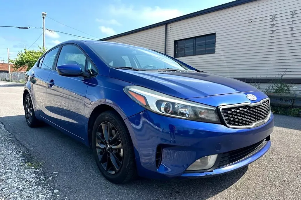 2017 Kia Forte LX photo 1