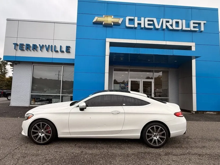 2017 Mercedes Benz C 300 photo 1