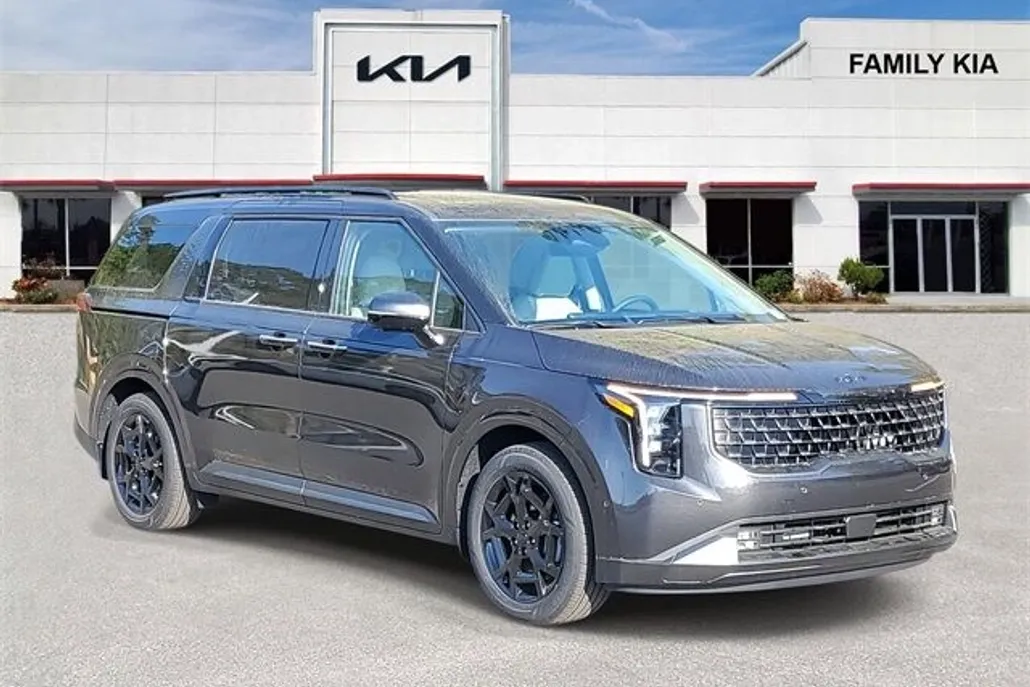 2025 Kia Carnival SX photo 1