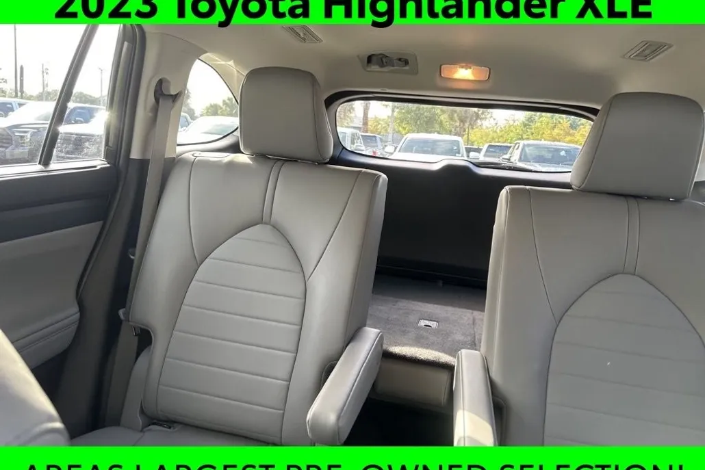 2023 Toyota Highlander XLE photo 1