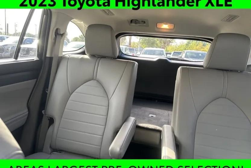 2023 Toyota Highlander XLE photo 1
