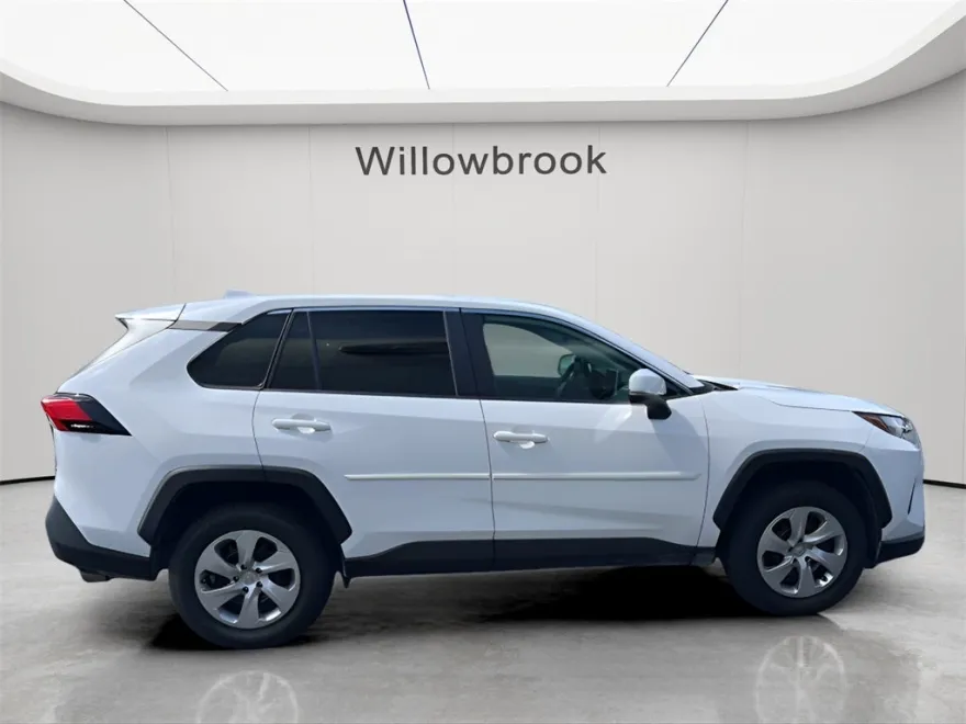 2023 Toyota RAV4 LE photo 1