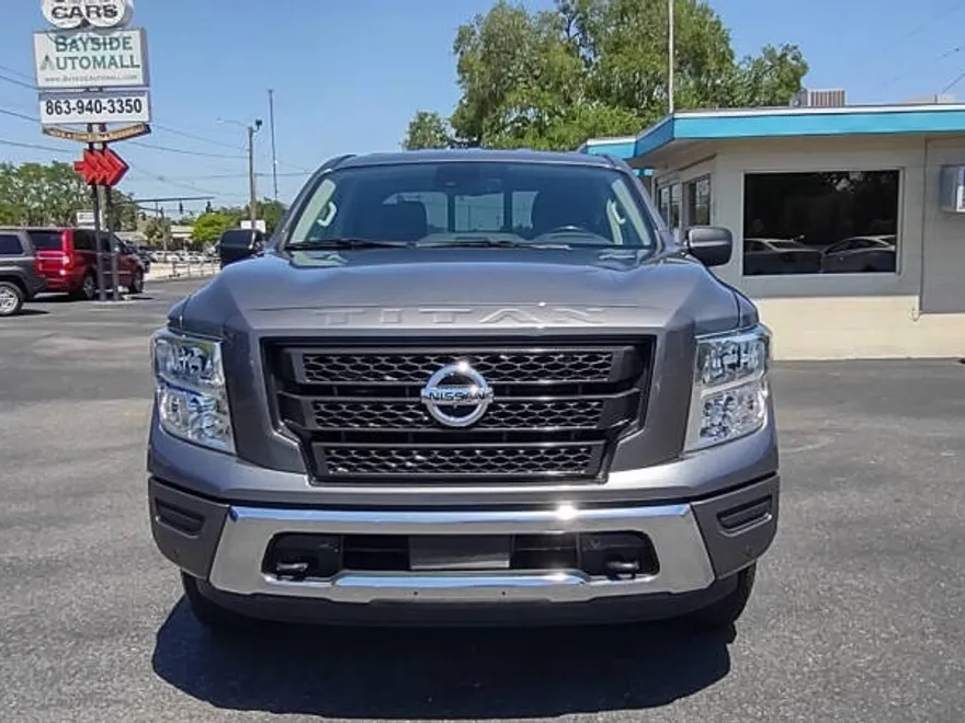 2022 Nissan Titan SV photo 1